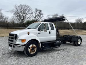 2004 Ford F-650 Image
