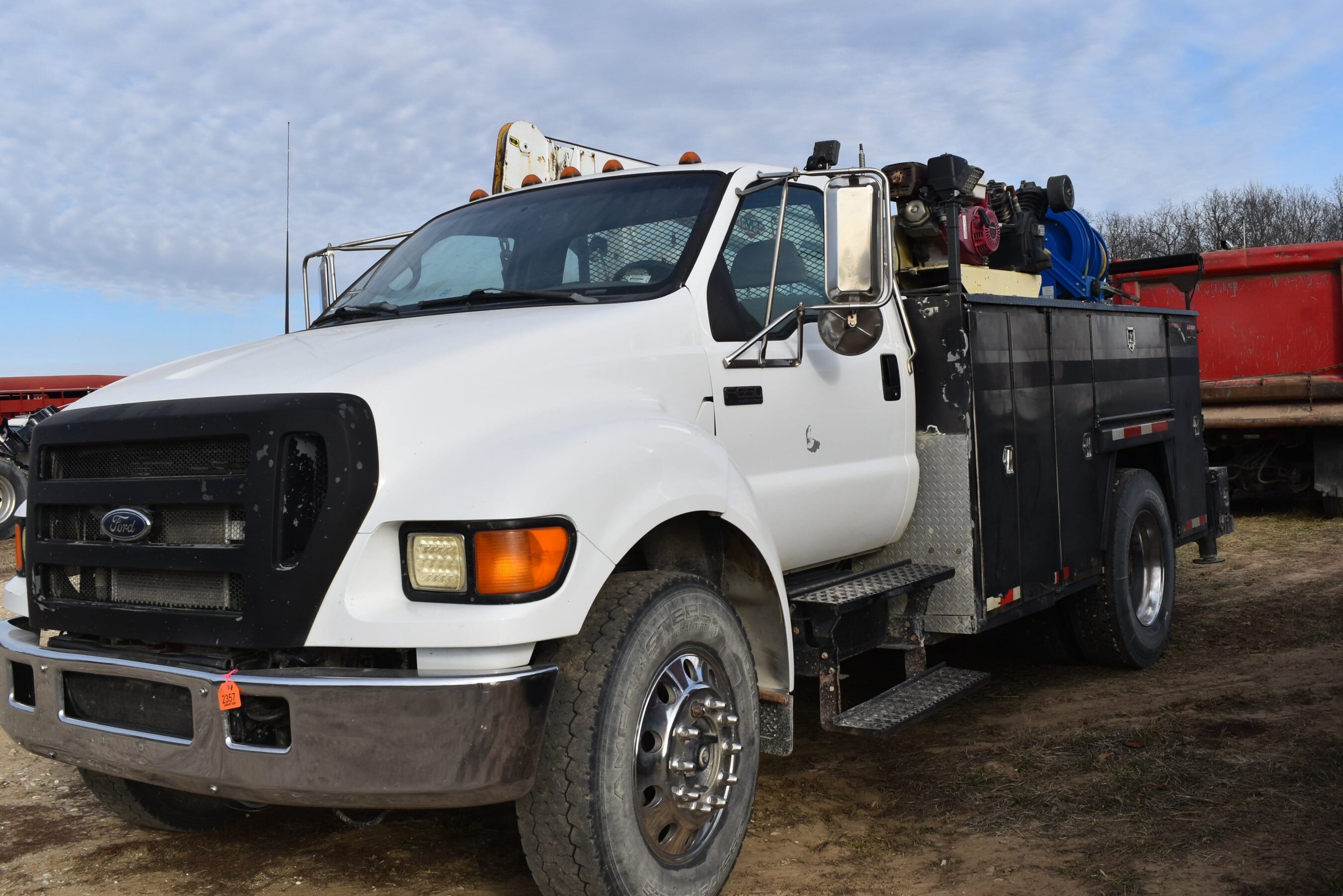2004 Ford F-650 Equipment Image0