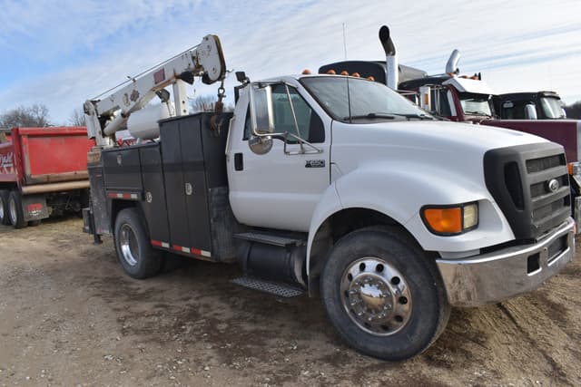 Image of Ford F-650 equipment image 4