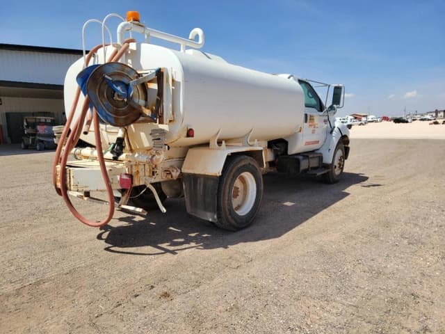 Image of Ford F-650 equipment image 4