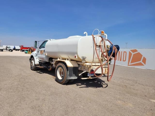 Image of Ford F-650 equipment image 2