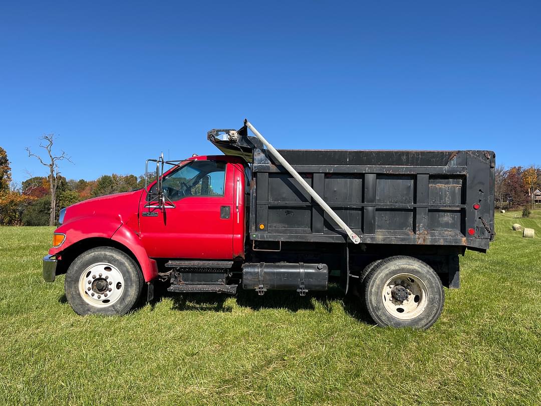 Image of Ford F-750 Primary image