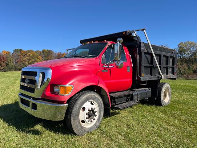 Image of Ford F-750 equipment image 2