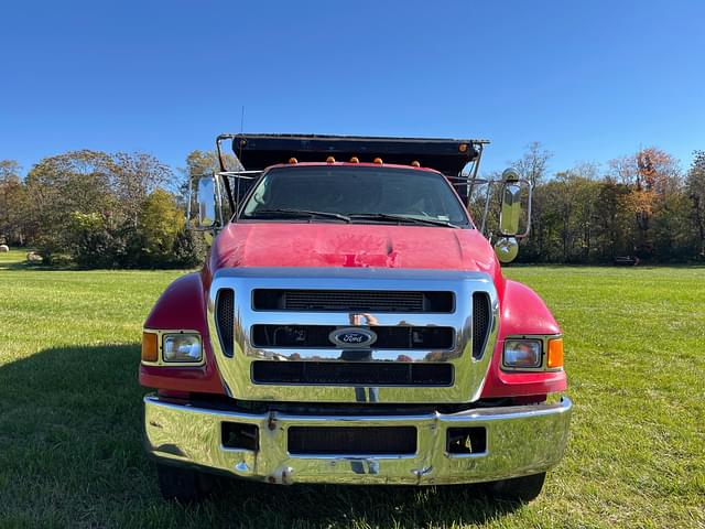 Image of Ford F-750 equipment image 3