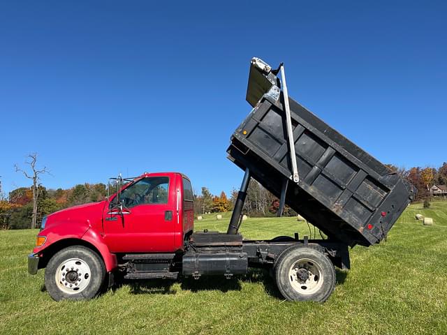 Image of Ford F-750 equipment image 1