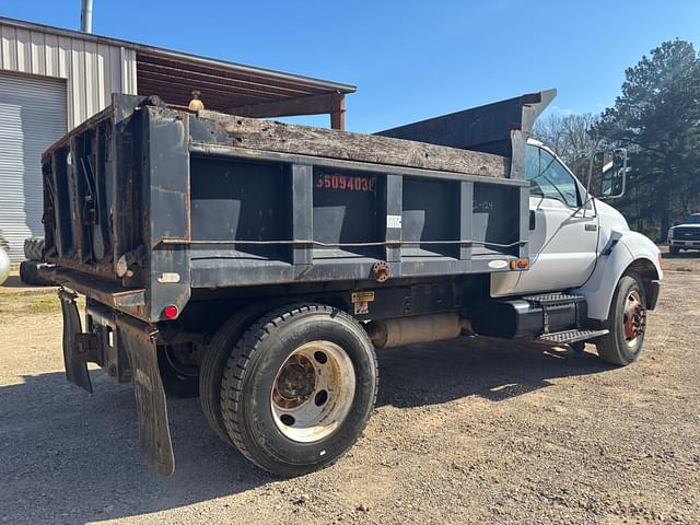 Image of Ford F-750 equipment image 4