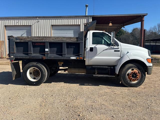 Image of Ford F-750 equipment image 3