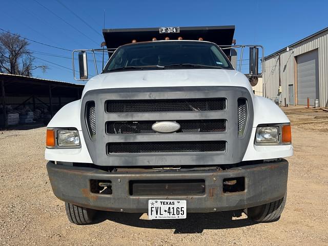 Image of Ford F-750 equipment image 1