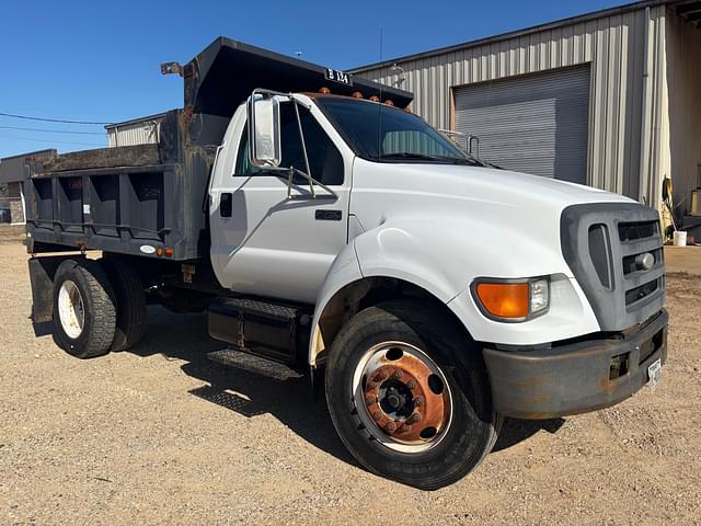 Image of Ford F-750 equipment image 2