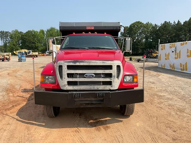Image of Ford F-750 equipment image 1