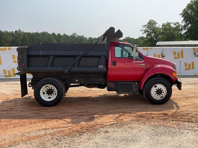 Image of Ford F-750 equipment image 3