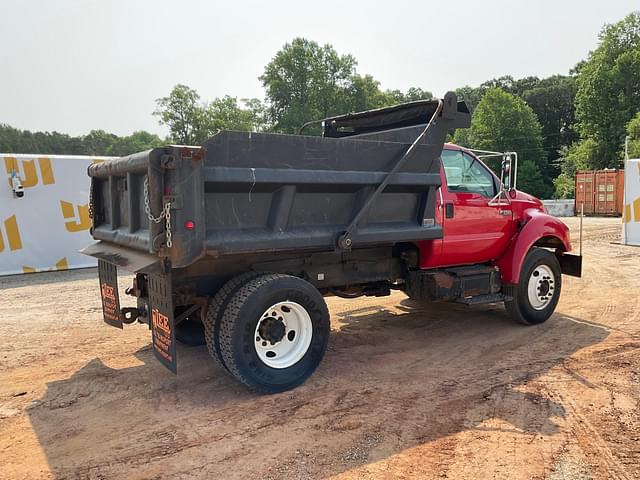 Image of Ford F-750 equipment image 4