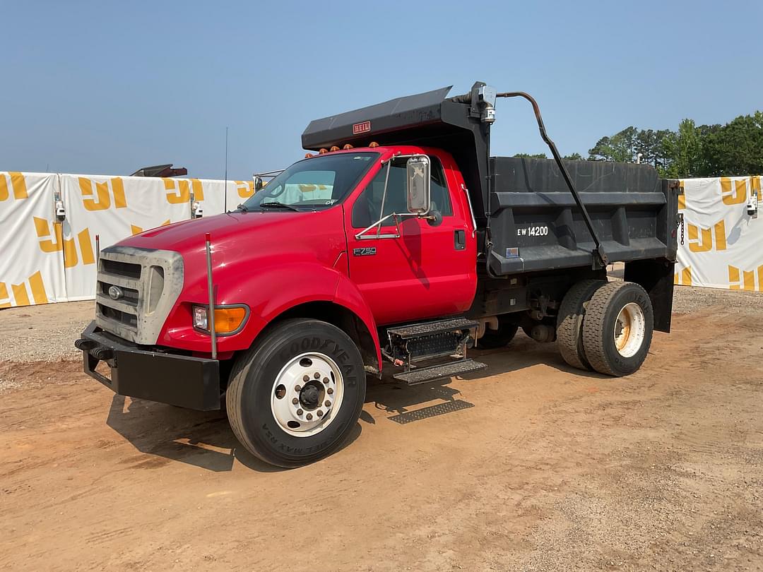Image of Ford F-750 Primary image