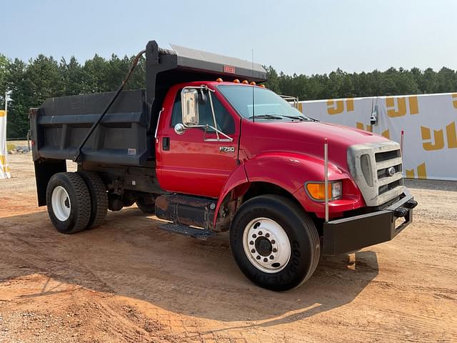 Image of Ford F-750 equipment image 2