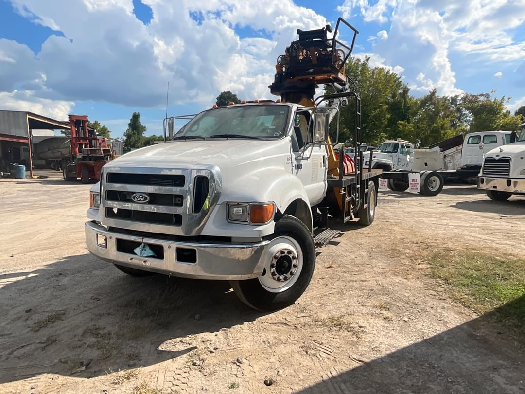 Image of Ford F-750 Primary image