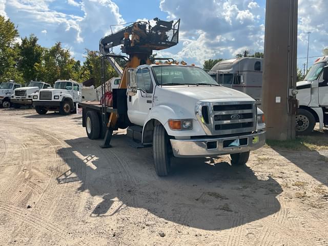 Image of Ford F-750 equipment image 2