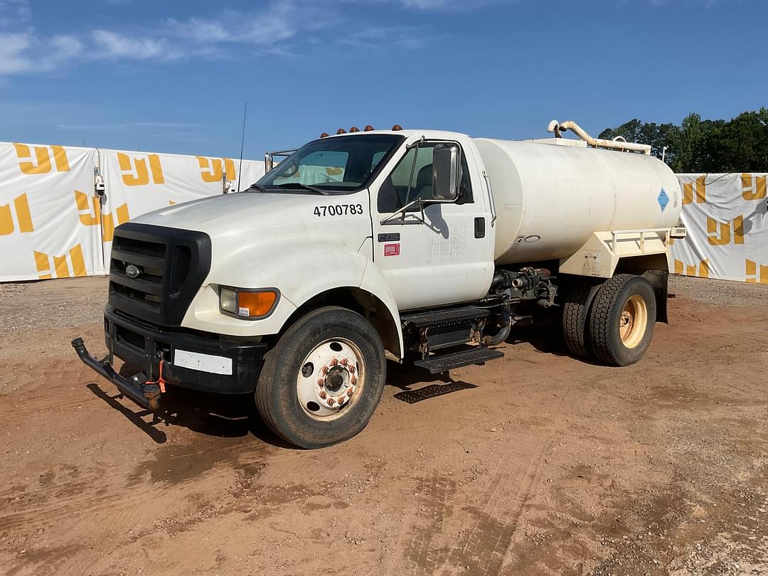 Image of Ford F-750 Primary image