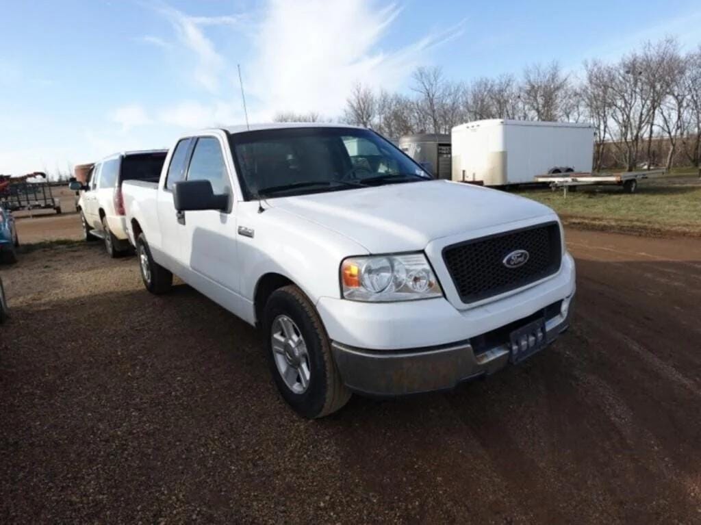 2004 Ford F-150 Equipment Image0