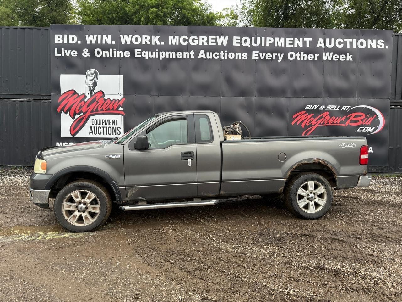 2004 Ford F-150 Equipment Image0