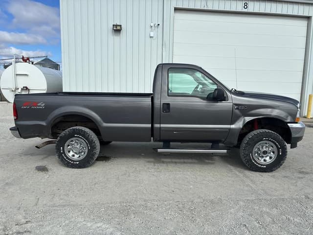 Image of Ford F-250 equipment image 3