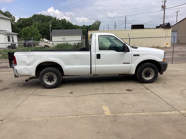 Image of Ford F-250 equipment image 3