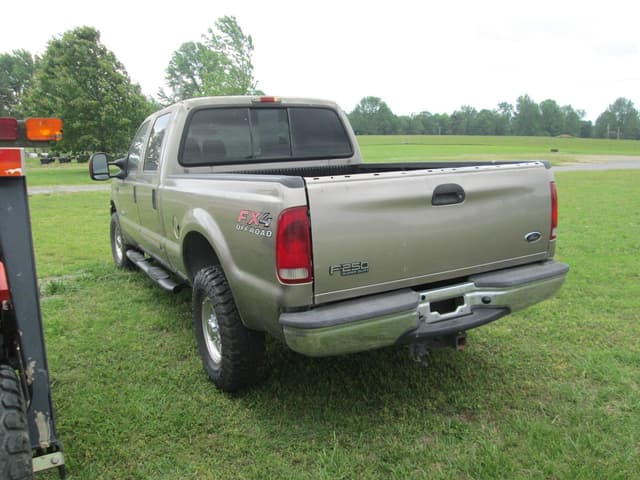 Image of Ford F-250 equipment image 2