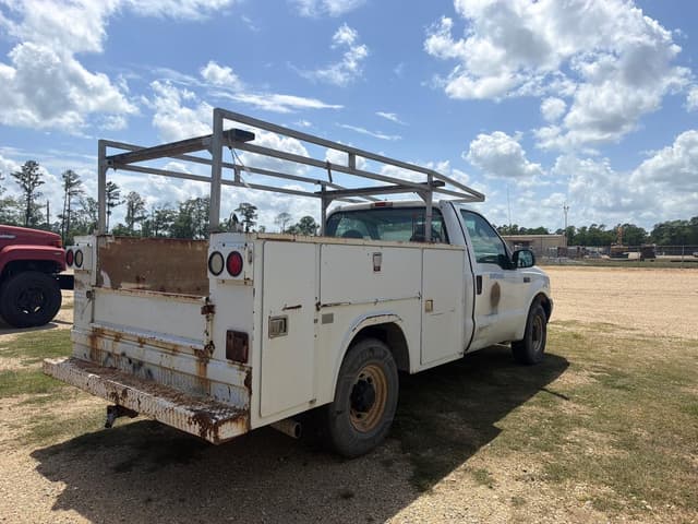 Image of Ford F-250 equipment image 2
