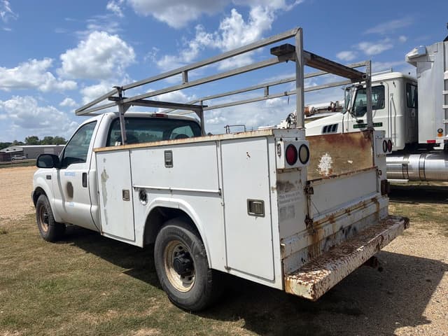 Image of Ford F-250 equipment image 3