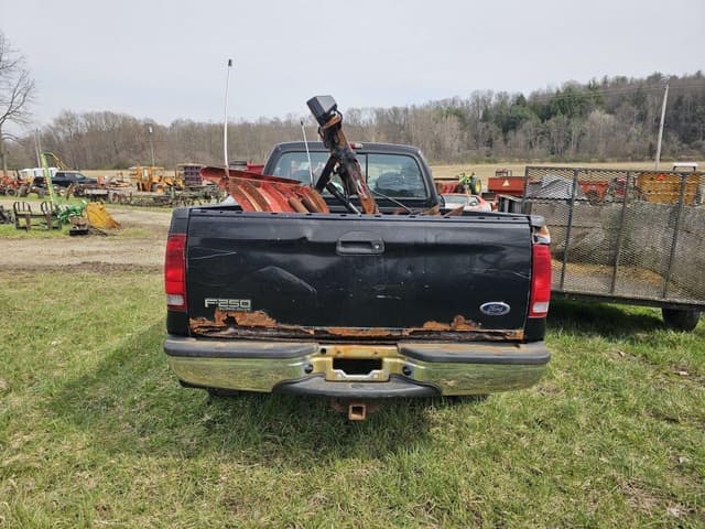 Image of Ford F-250 equipment image 3