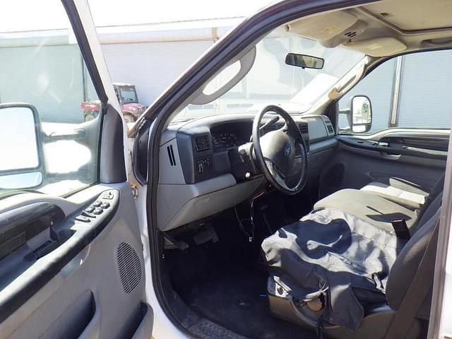 Image of Ford F-250 equipment image 4