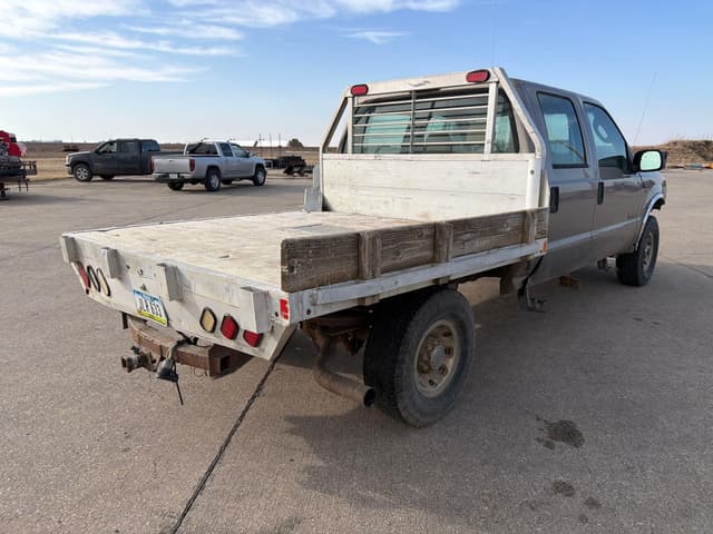 Image of Ford F-250 equipment image 3