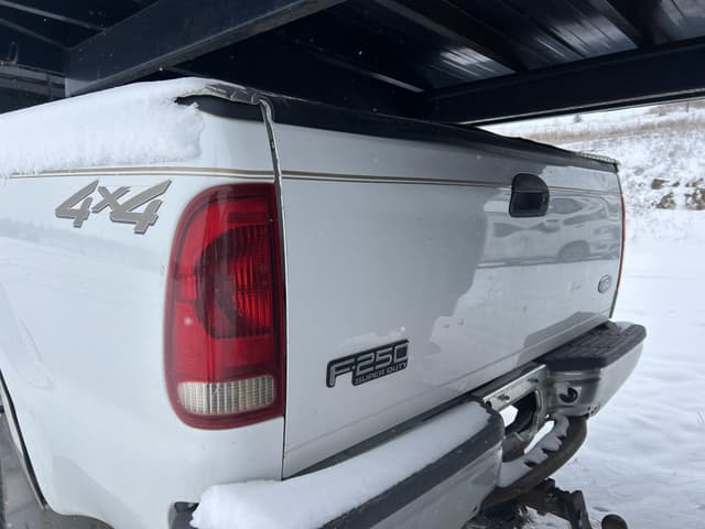 Image of Ford F-250 equipment image 4