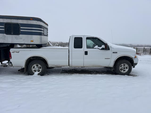 Image of Ford F-250 equipment image 3