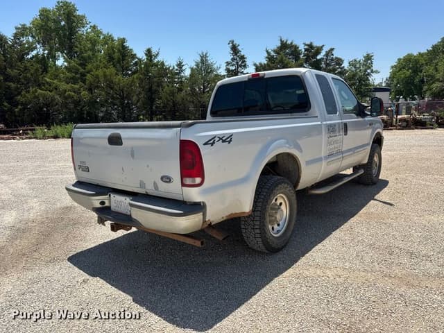 Image of Ford F-250 equipment image 4