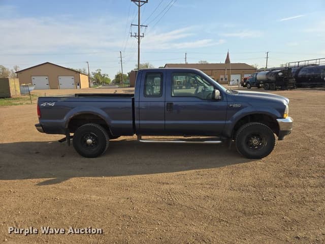 Image of Ford F-250 equipment image 3
