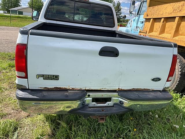 Image of Ford F-250 equipment image 3