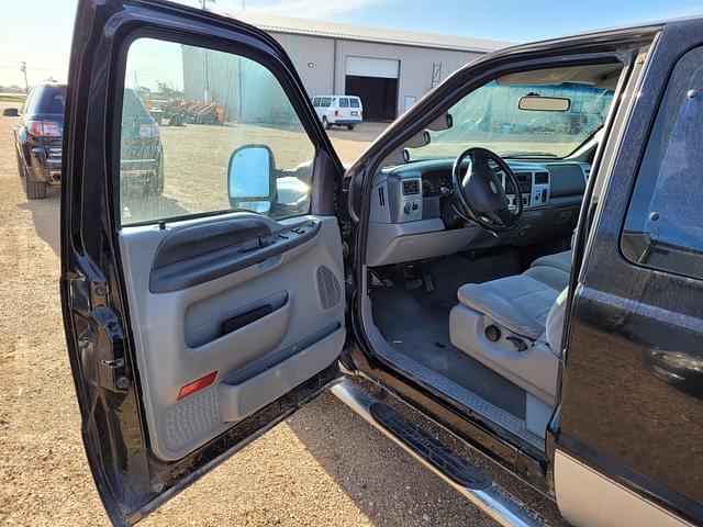 Image of Ford F-250 equipment image 4