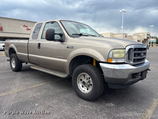 Image of Ford F-250 equipment image 2