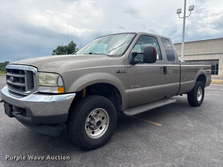 2004 Ford F-250 Equipment Image0