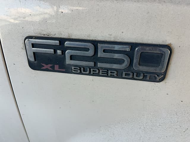 Image of Ford F-250 equipment image 3