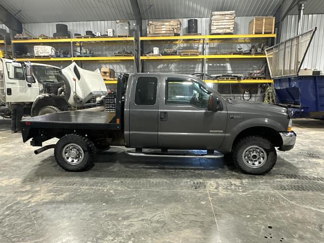 Image of Ford F-250 equipment image 3