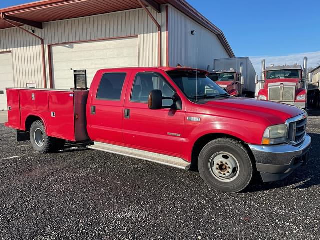 Image of Ford F-350 equipment image 1