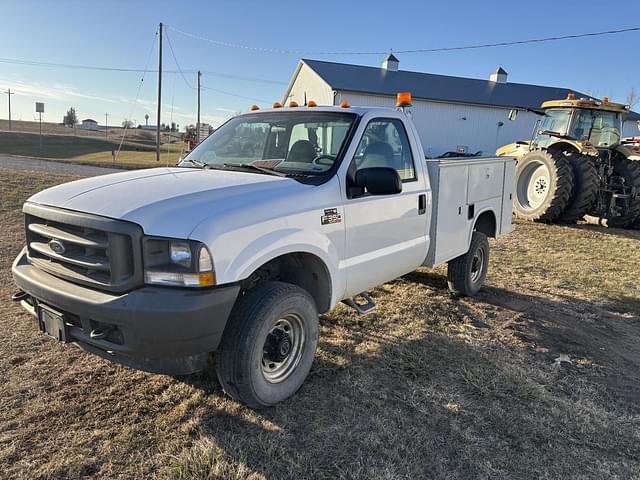 Image of Ford F-350 equipment image 3