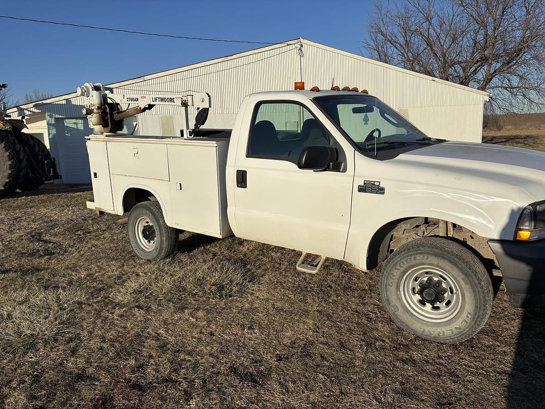 Image of Ford F-350 Primary image