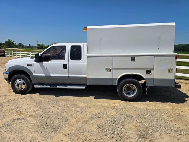 Image of Ford F-350 equipment image 1