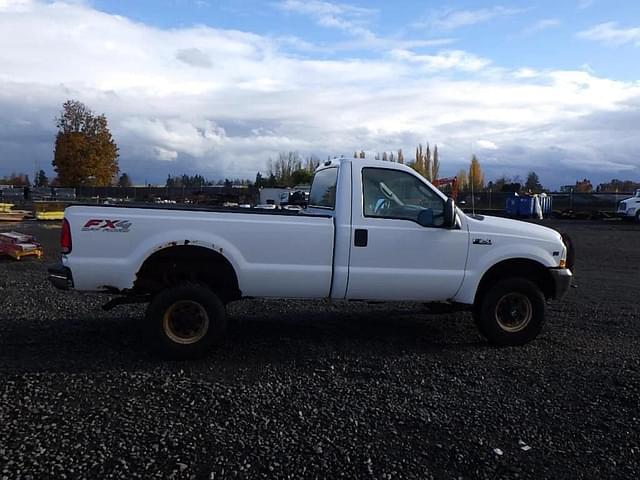 Image of Ford F-350 equipment image 2