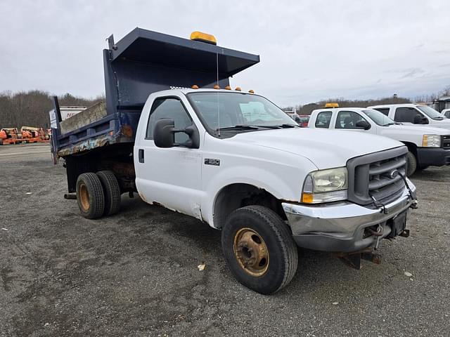 Image of Ford F-350 equipment image 2