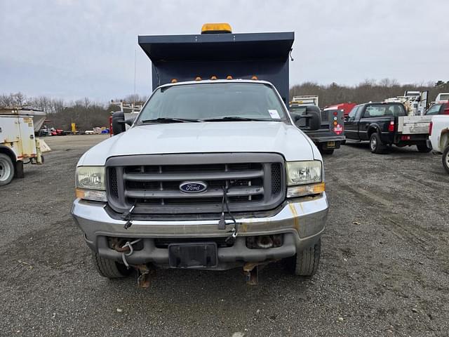 Image of Ford F-350 equipment image 1