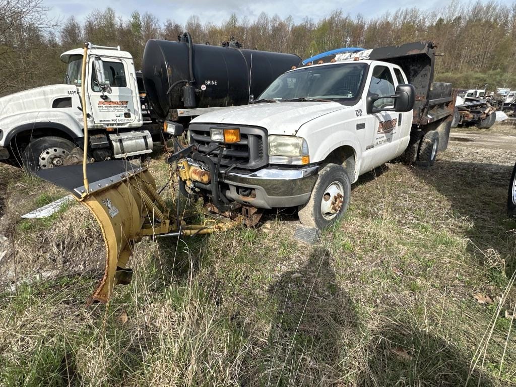 2004 Ford F-350 Equipment Image0