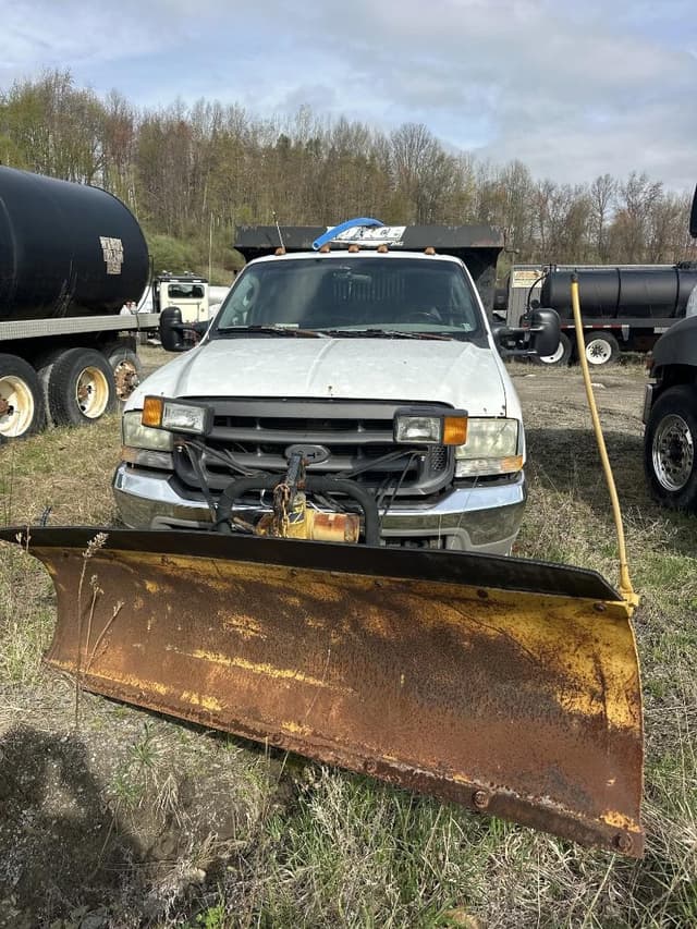 Image of Ford F-350 equipment image 1